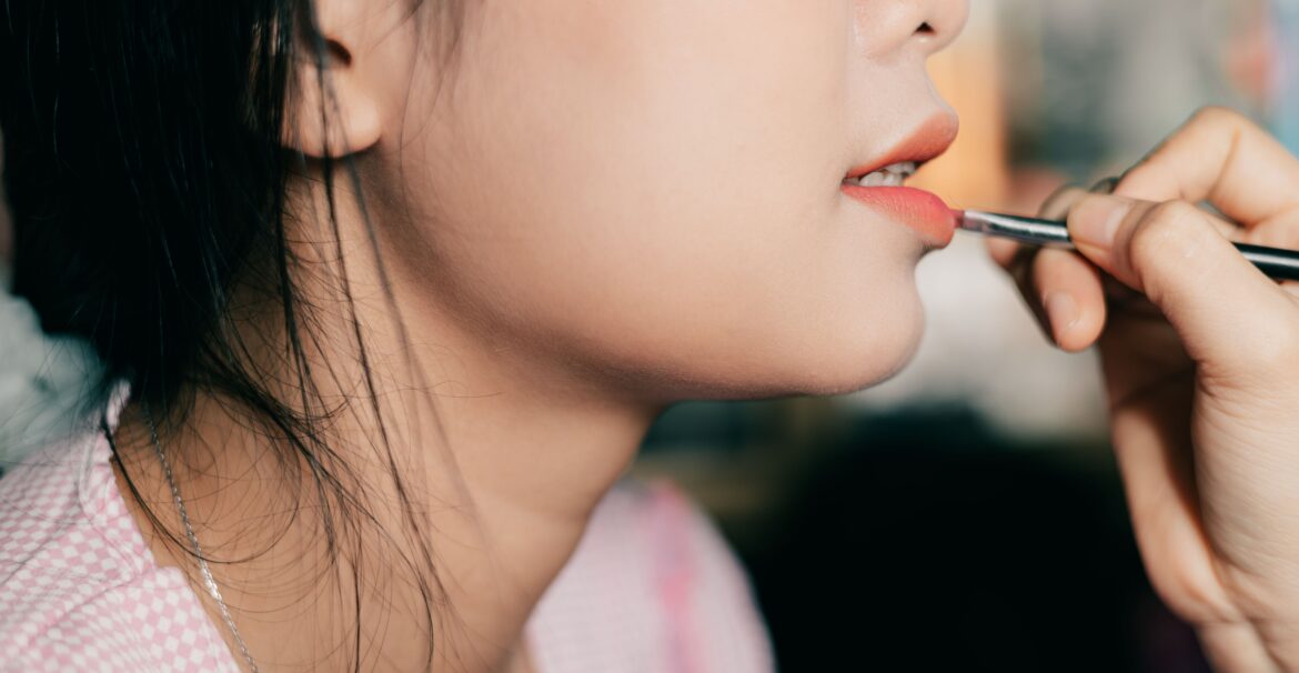 How to Choose the Right Lip Makeup