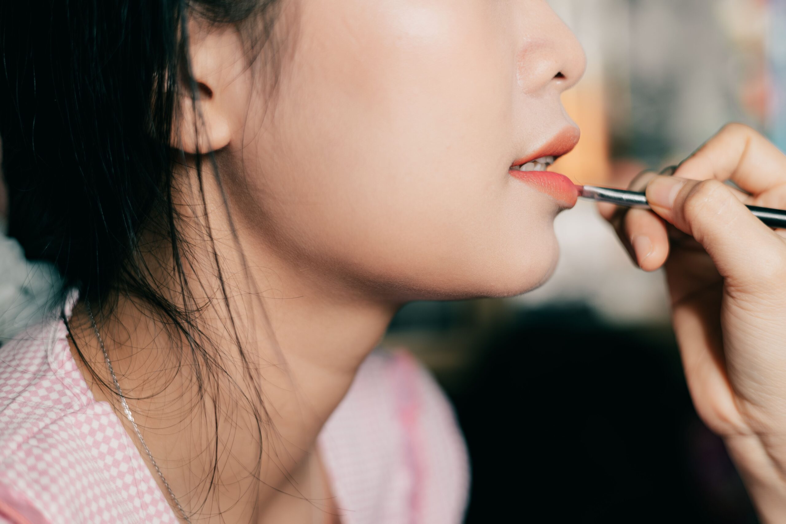 How to Choose the Right Lip Makeup